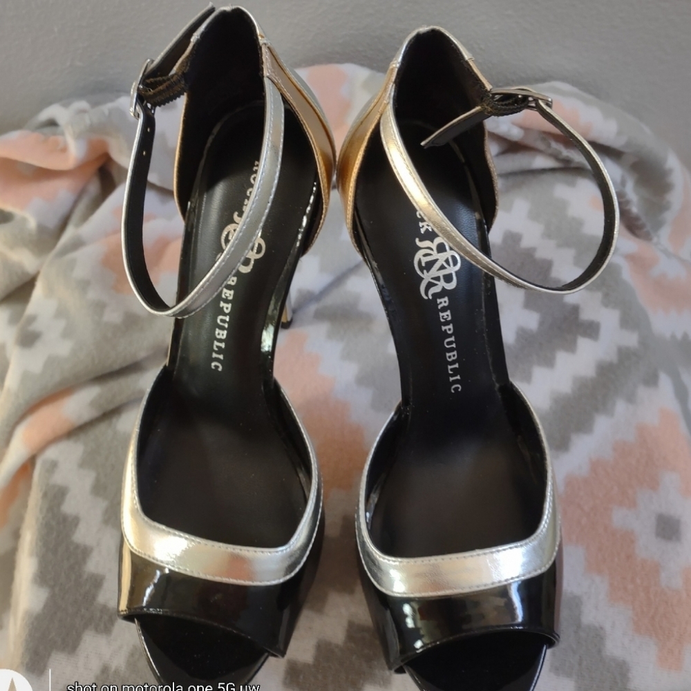 7 1/2 Rock & Republic Multi Colored Peep Toe Heel